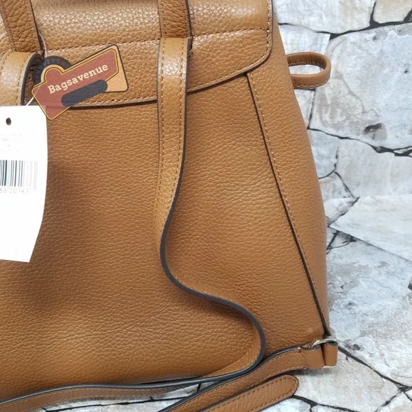 Leila Medium Flap Leather Backpack Warm Gingerbread Bag  display picture 2